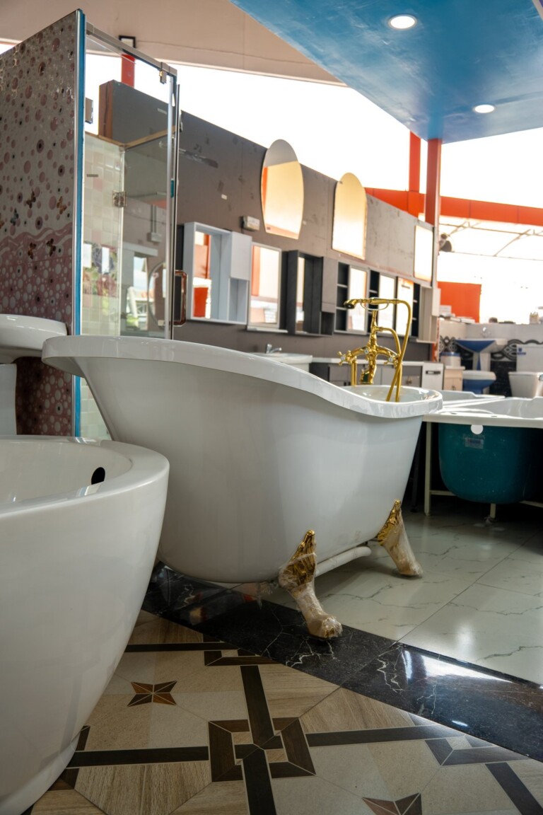 Clawfoot Freestanding Bathtub White Gold Feet
